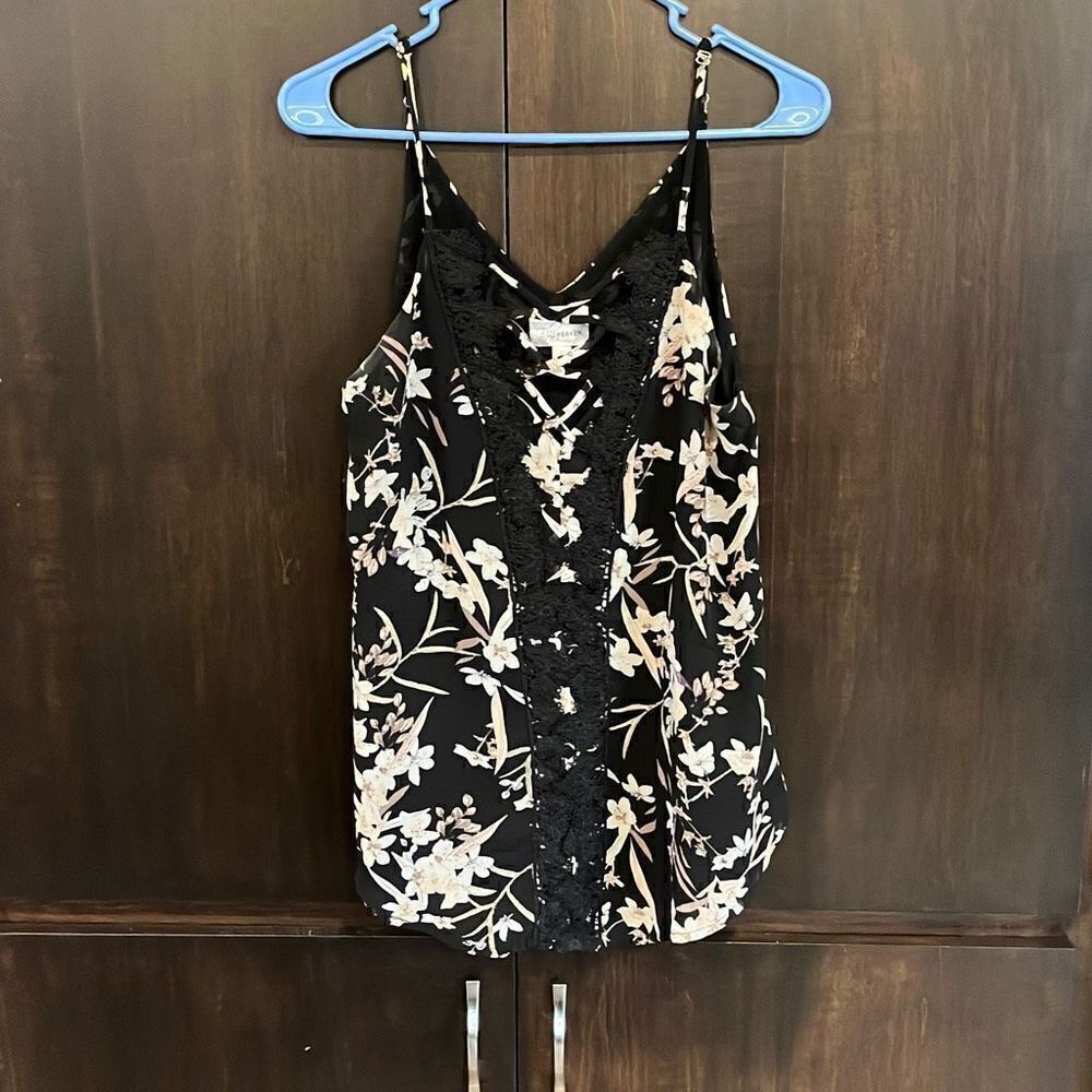 ‎Blu Heaven Black Floral Tank Size Small